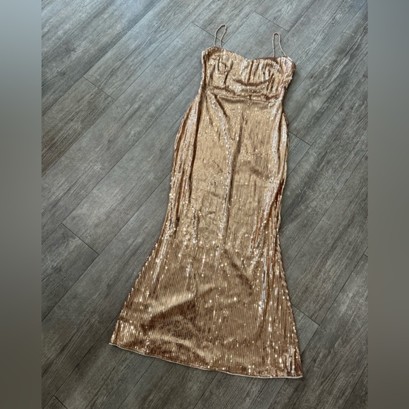 🌸BOUTIQUE golden sequin styling dress ✨ - Picture 6 of 11